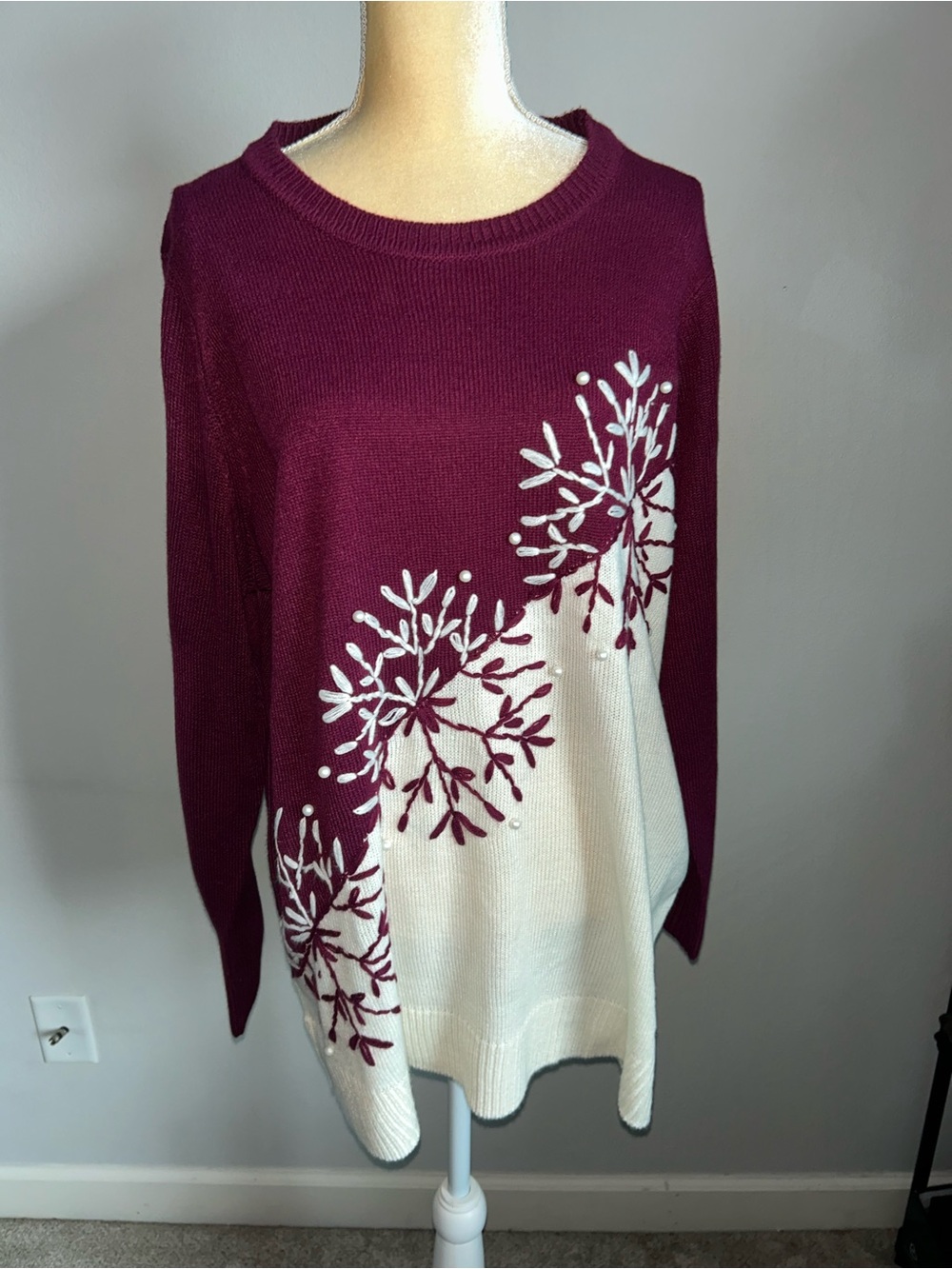 NEW Woman Within Women’s Two-Tone Berry and Cream Snowflake Sweater Sz 22/24